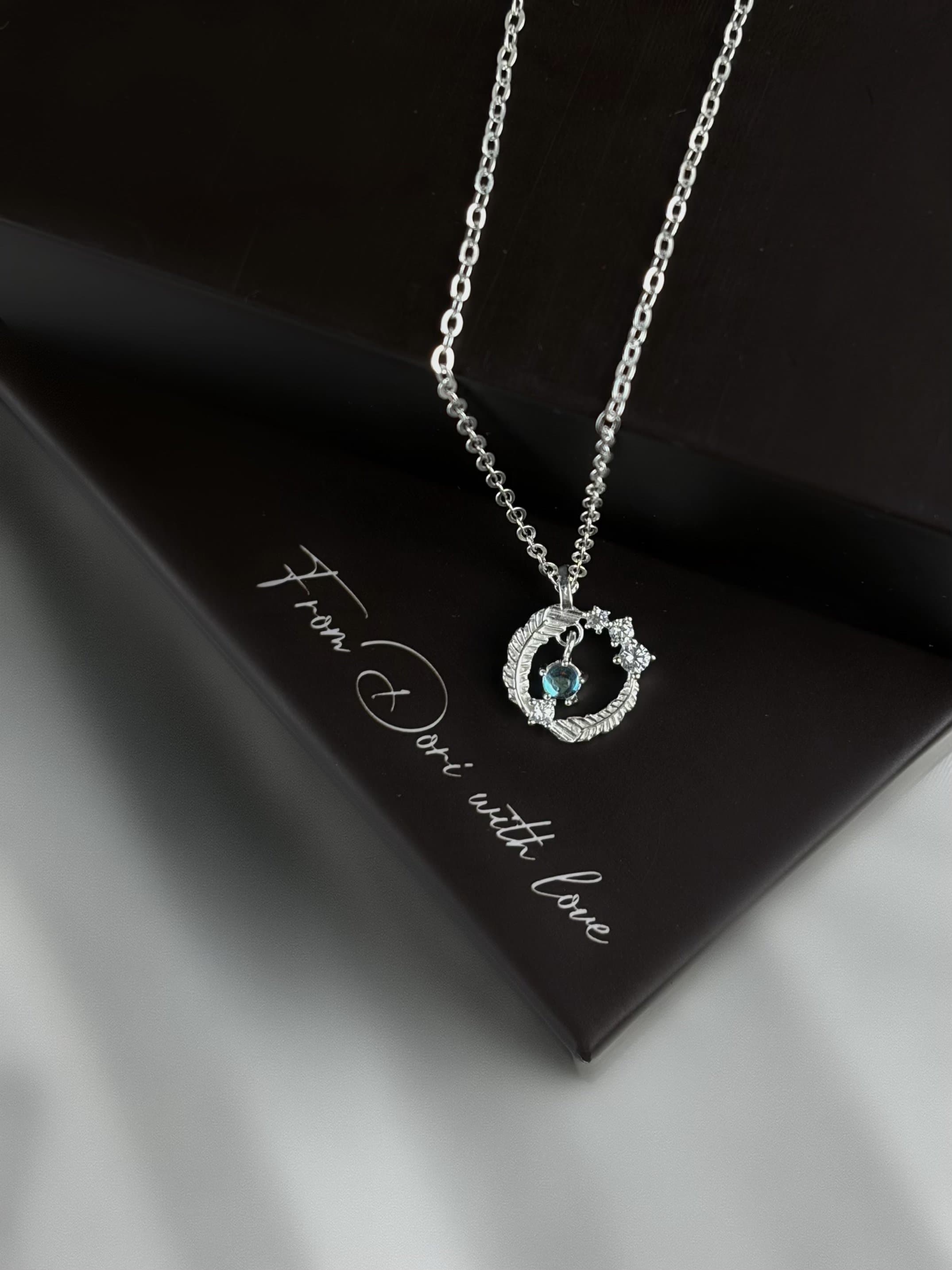 Dây chuyền Opalite Nguyệt quế