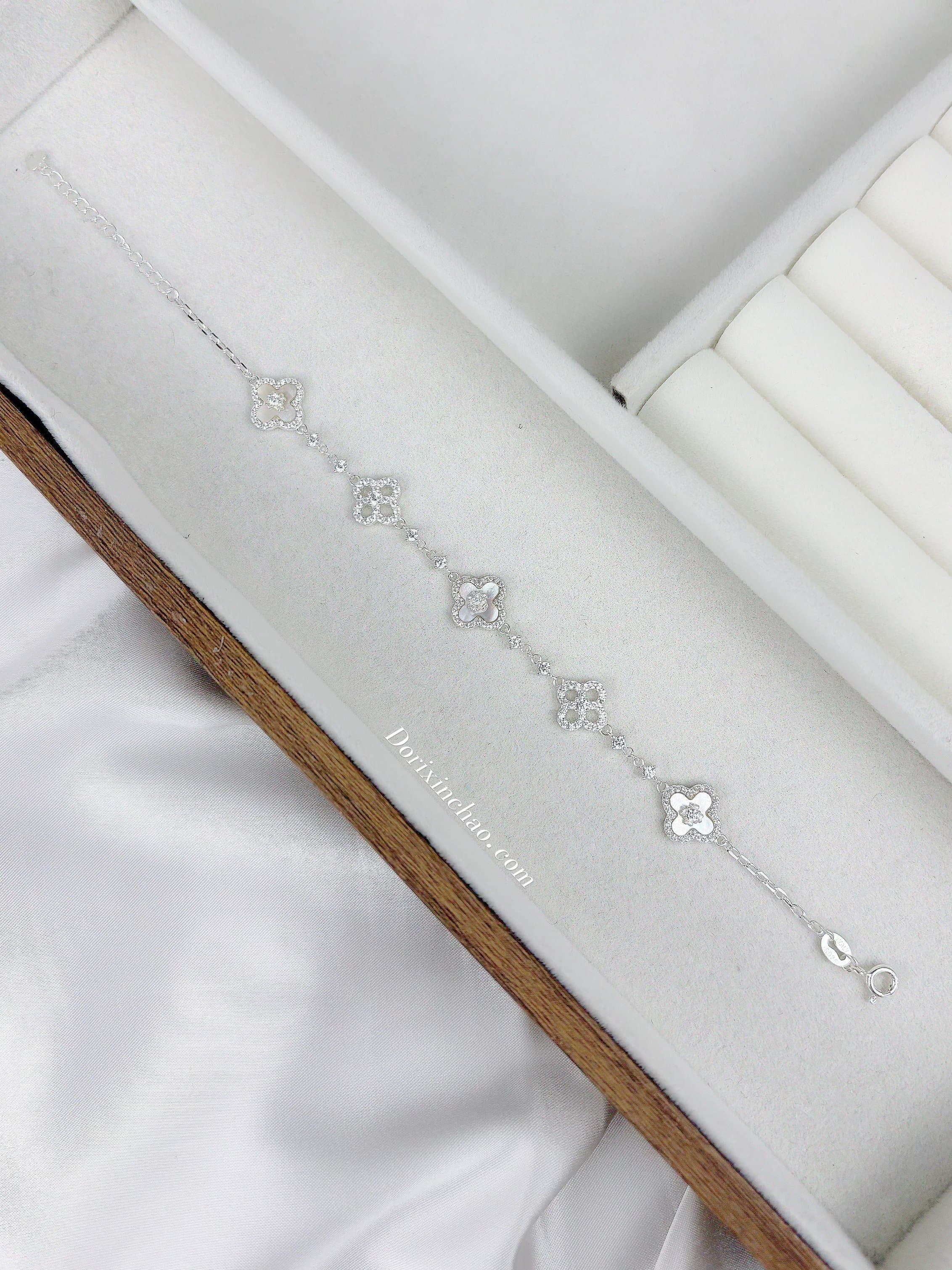 Lắc tay hoa 4 lá Silver Sakura