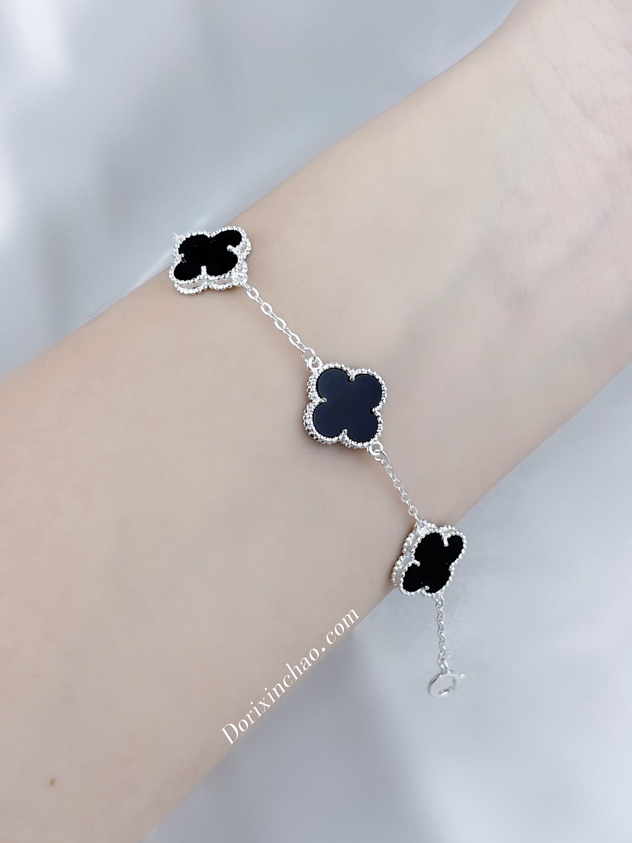 Lắc tay hoa 4 lá đen 11li