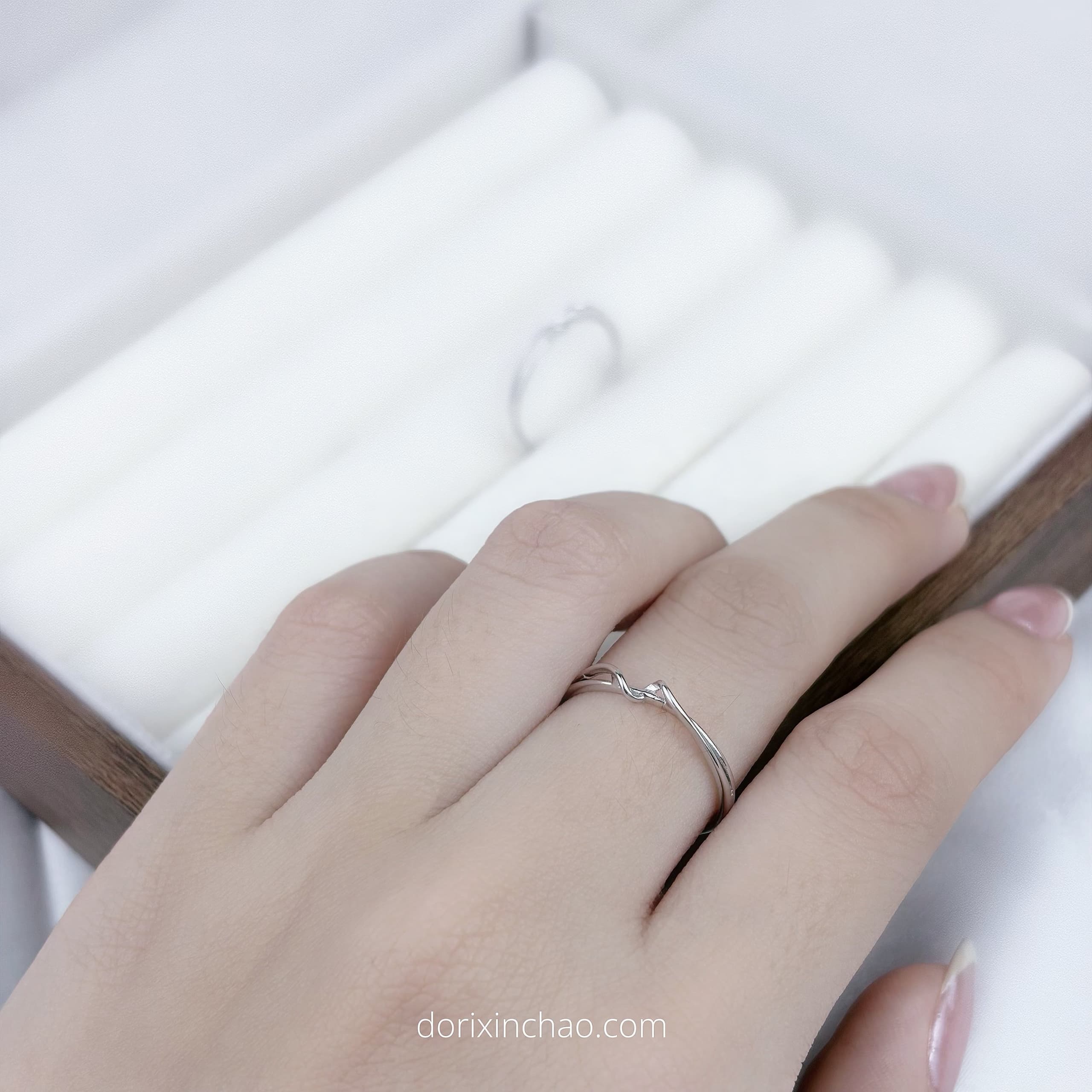Nhẫn mảnh xoắn basic