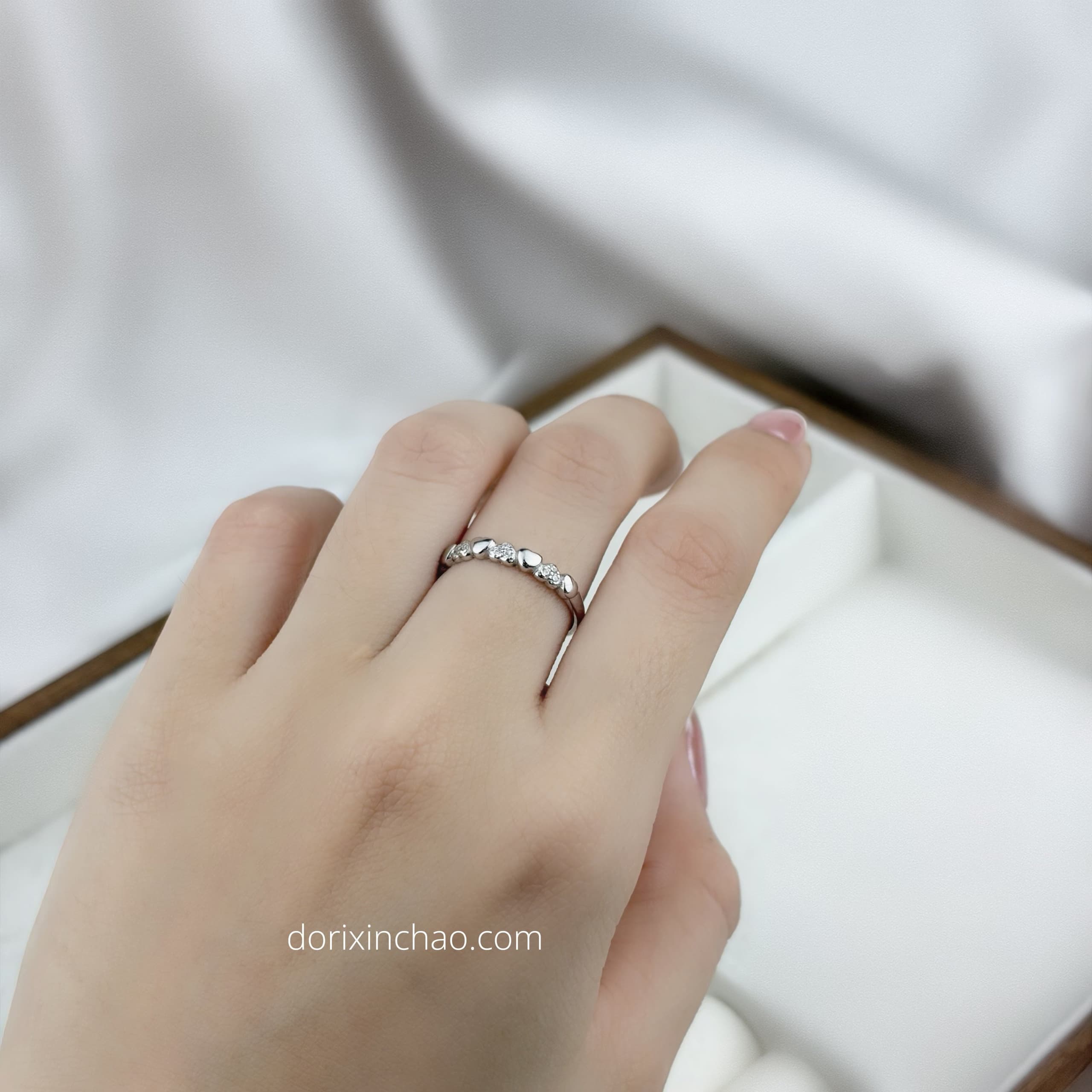 Nhẫn tim xen kẽ bi bạc